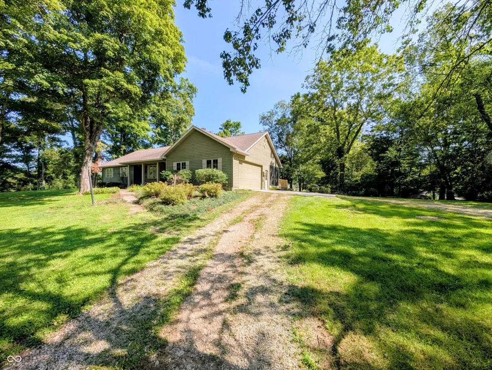 18402 E Redbud Court Hope, IN 47246