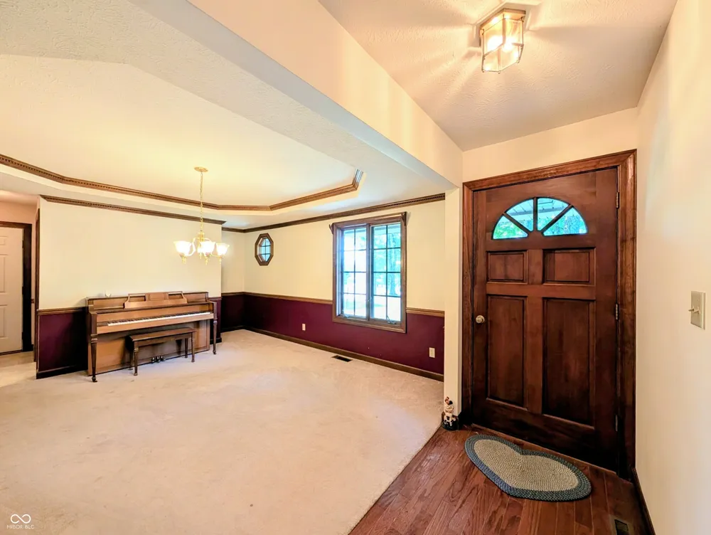 18402 E Redbud Court Hope, IN 47246