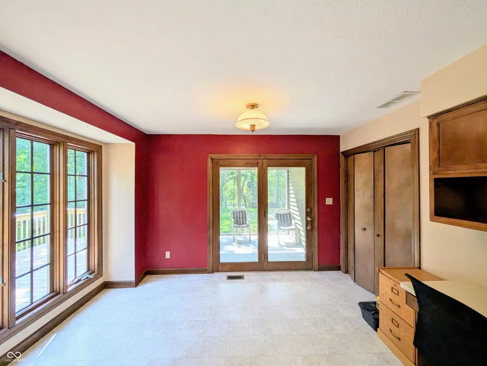 18402 E Redbud Court Hope, IN 47246