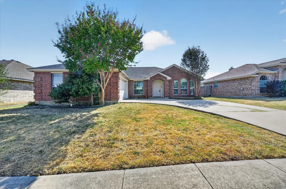 352 Mesquite Hill Drive Arlington, TX 76002