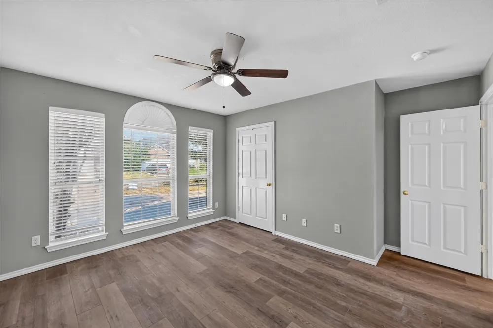 352 Mesquite Hill Drive Arlington, TX 76002