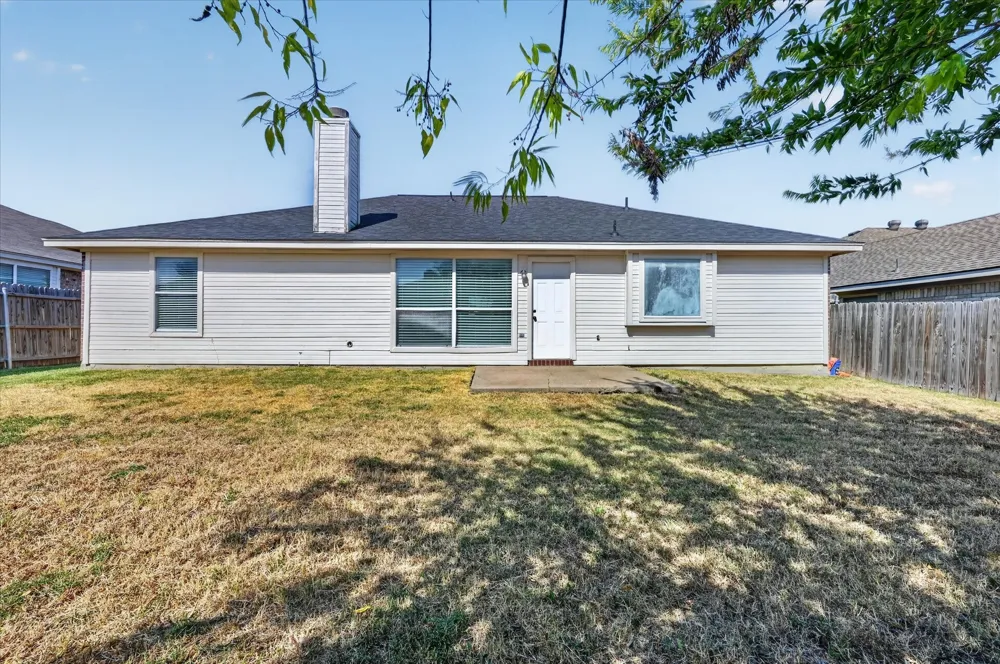 352 Mesquite Hill Drive Arlington, TX 76002