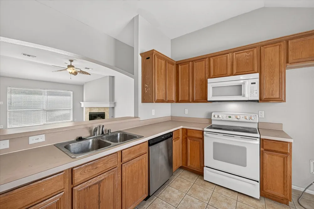 352 Mesquite Hill Drive Arlington, TX 76002