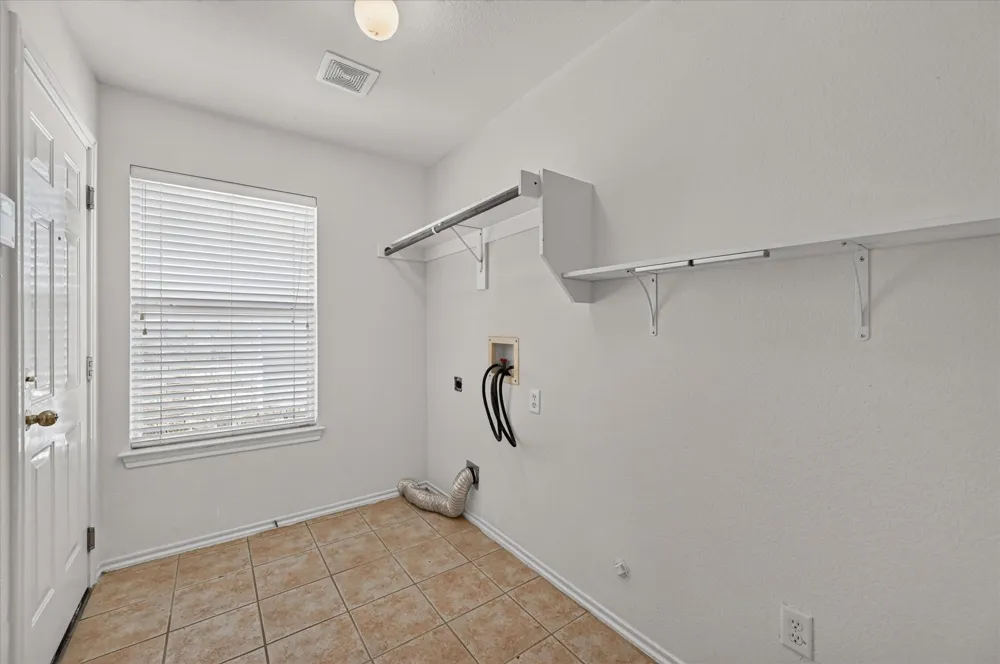352 Mesquite Hill Drive Arlington, TX 76002