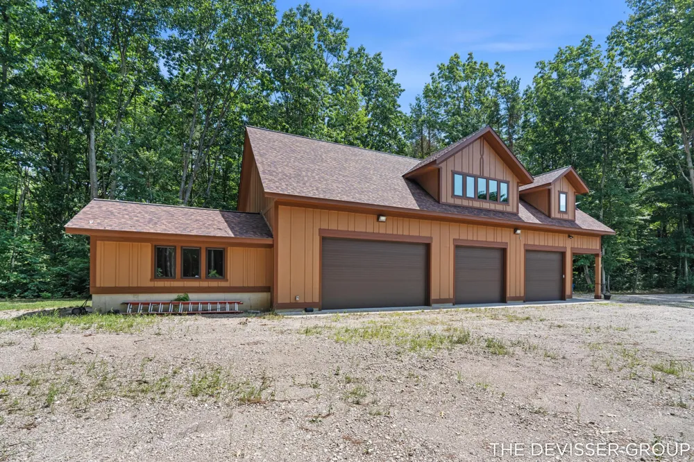 5837 Timber Bluff Trail Fennville, MI 49408