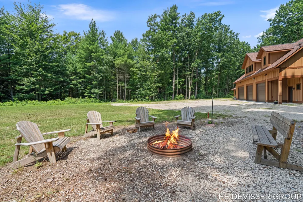 5837 Timber Bluff Trail Fennville, MI 49408