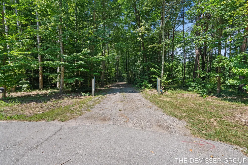 5837 Timber Bluff Trail Fennville, MI 49408
