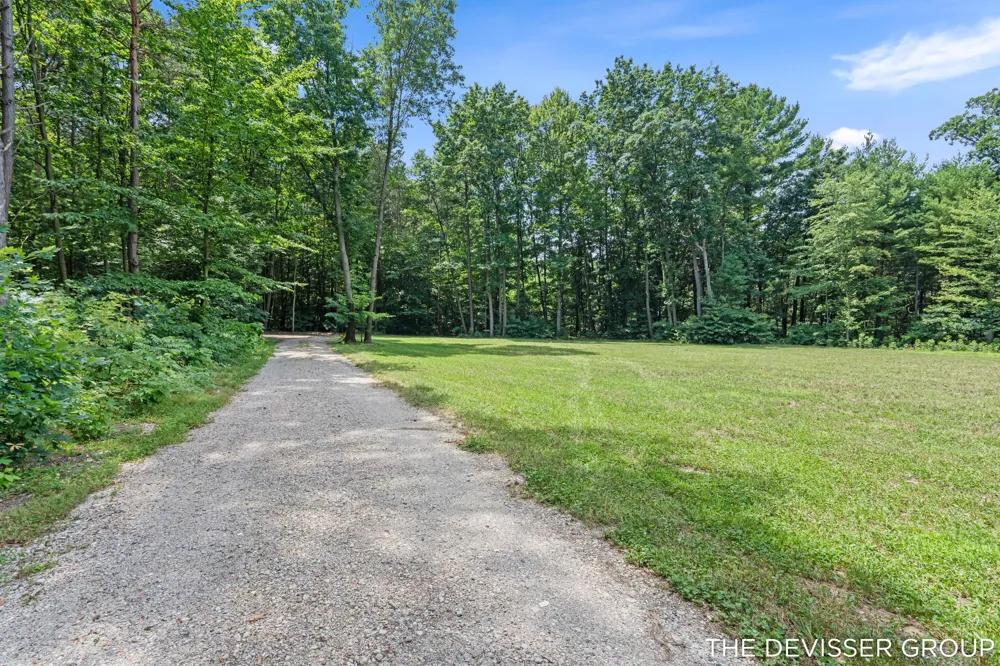 5837 Timber Bluff Trail Fennville, MI 49408