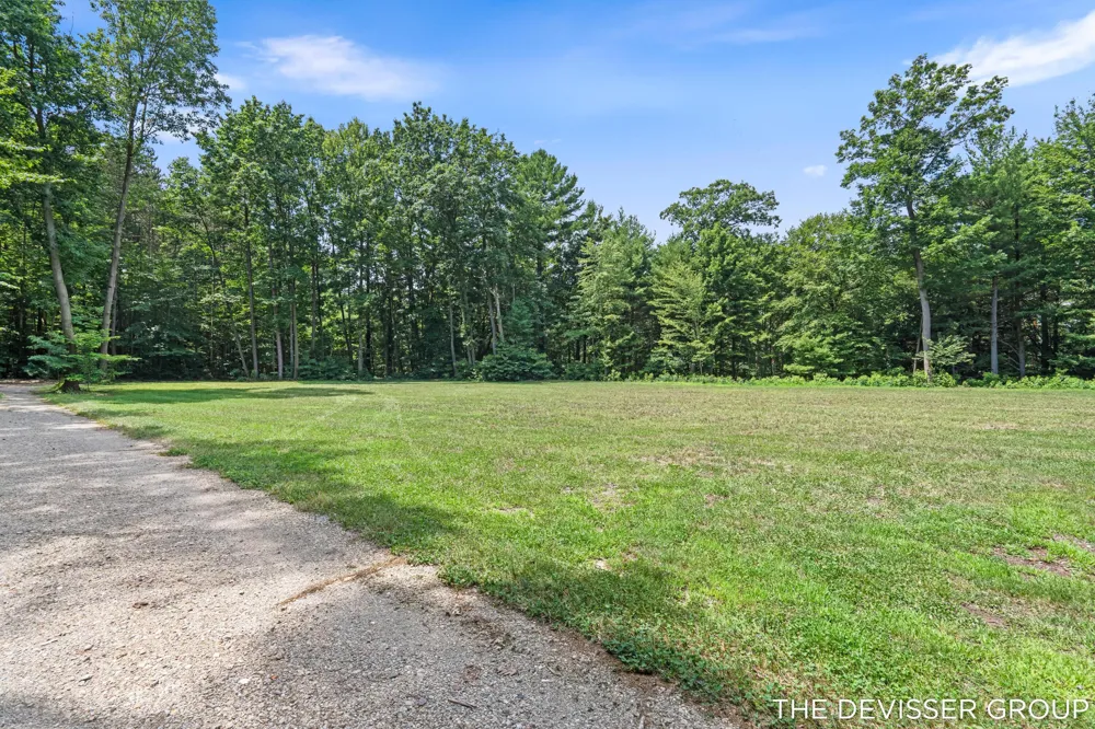 5837 Timber Bluff Trail Fennville, MI 49408