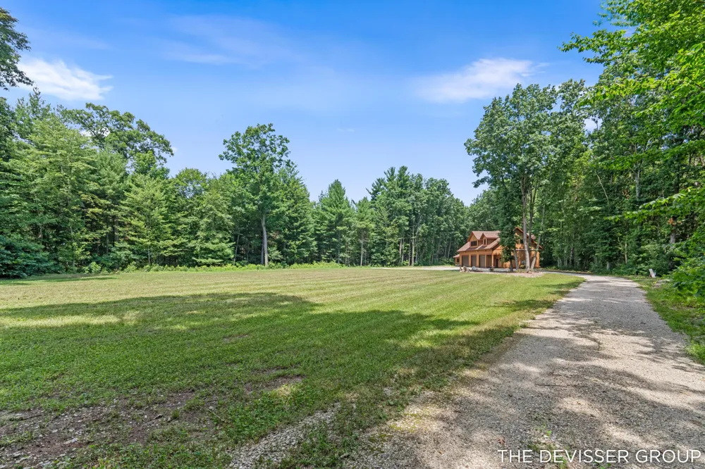 5837 Timber Bluff Trail Fennville, MI 49408