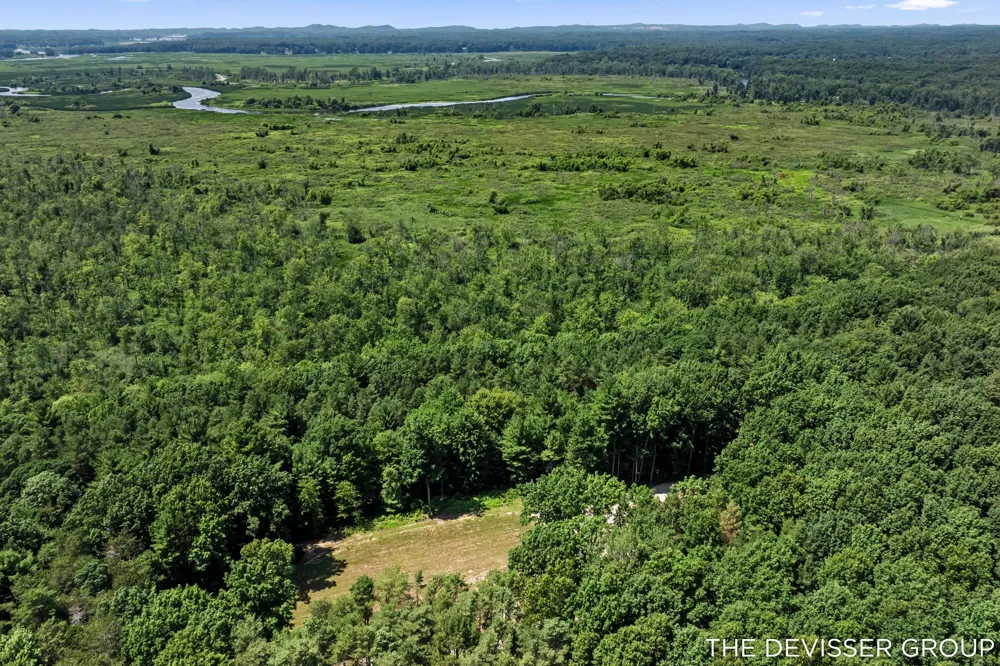 5837 Timber Bluff Trail Fennville, MI 49408