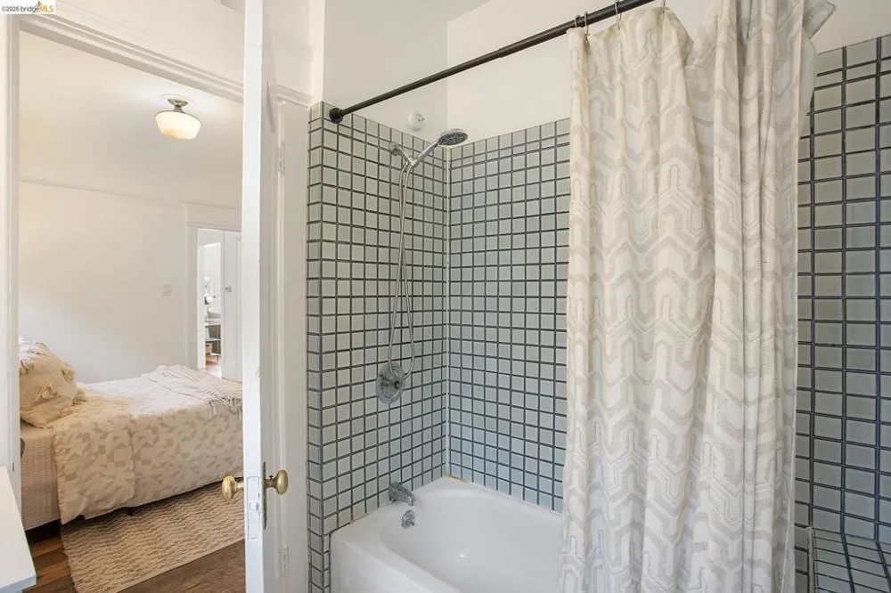455 36Th St Oakland, CA 94609
