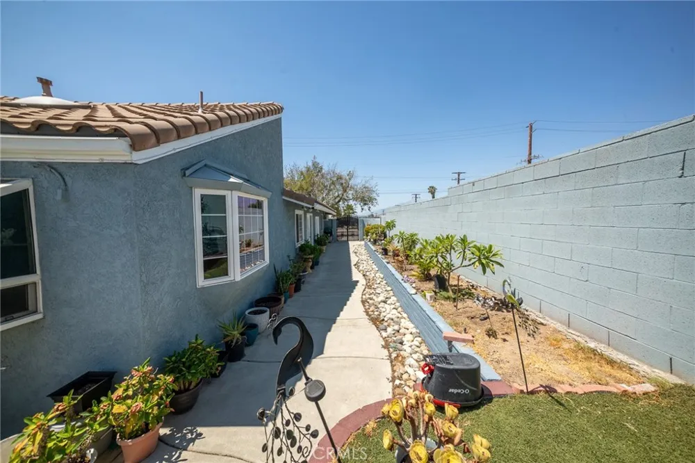 6061 Arden Highland, CA 92346