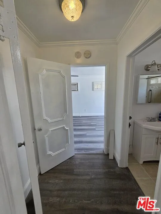 611 W 109th Street Los Angeles, CA 90044