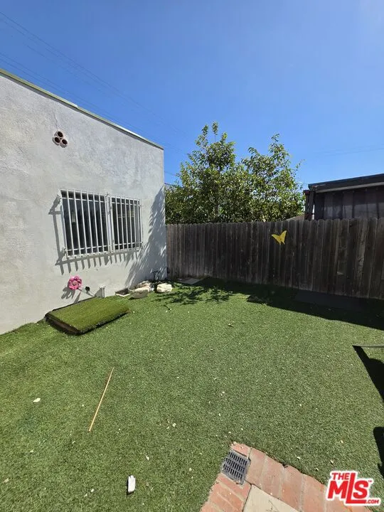 611 W 109th Street Los Angeles, CA 90044