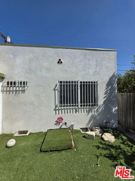 611 W 109th Street Los Angeles, CA 90044
