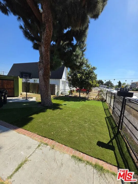 611 W 109th Street Los Angeles, CA 90044