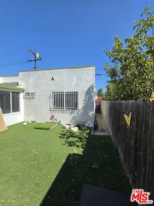 611 W 109th Street Los Angeles, CA 90044