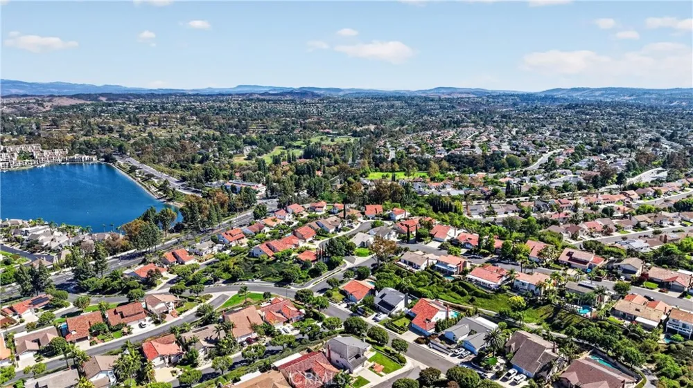 22852 Buendia Mission Viejo, CA 92691