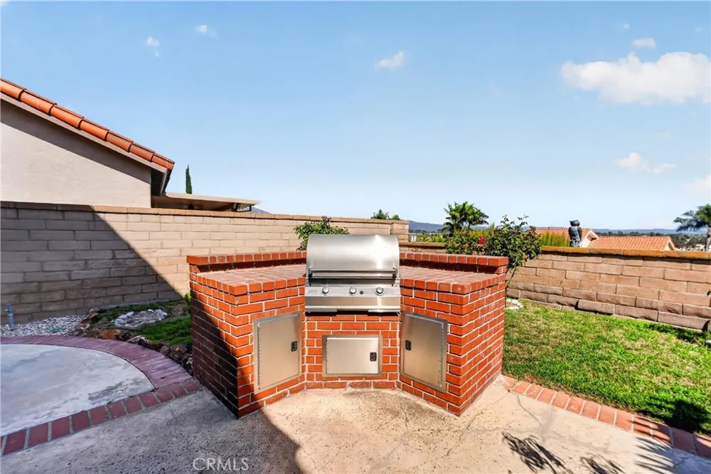 22852 Buendia Mission Viejo, CA 92691
