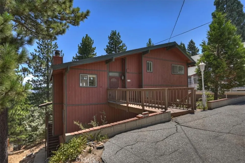 1781 Nob Hill Running Springs, CA 92382