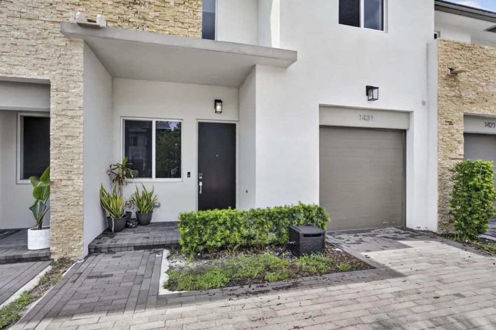 1431 PIONEER WAY Royal Palm Beach, FL 33411