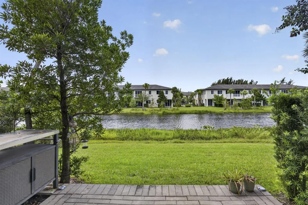 1431 PIONEER WAY Royal Palm Beach, FL 33411