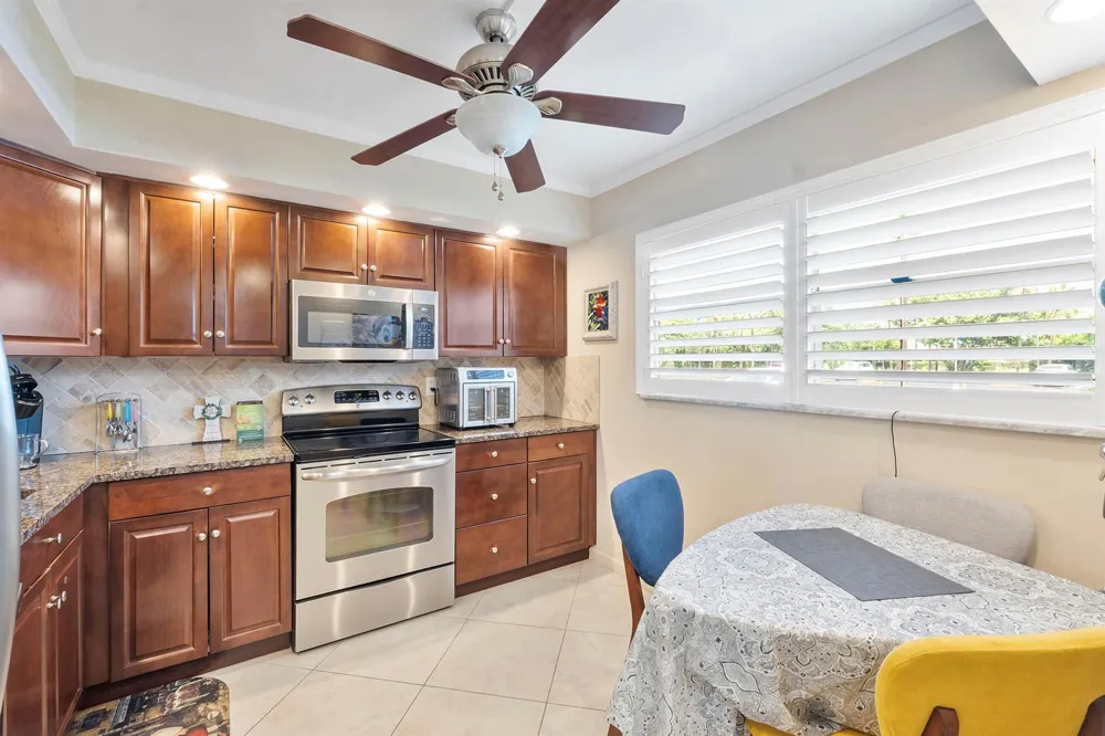 3590 Via Poinciana #107 Lake Worth, FL 33467