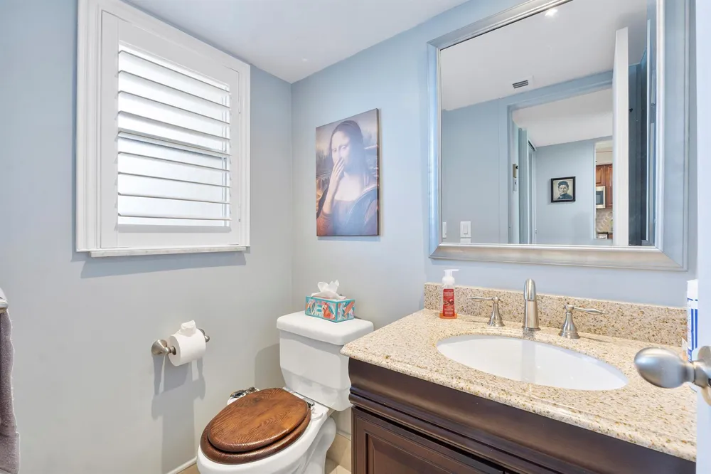 3590 Via Poinciana #107 Lake Worth, FL 33467