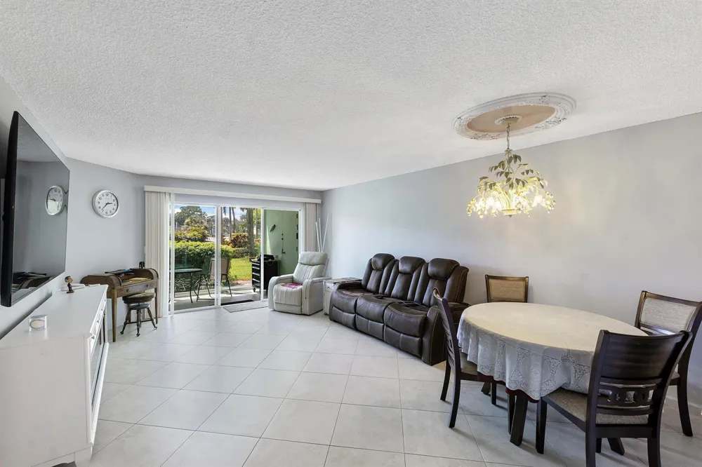 3590 Via Poinciana #107 Lake Worth, FL 33467