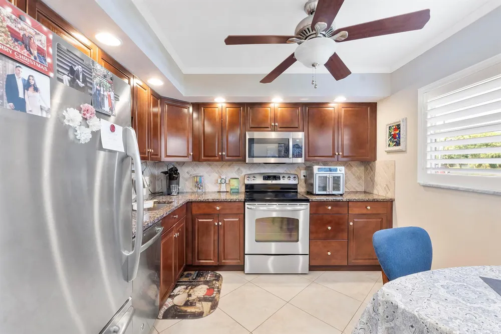 3590 Via Poinciana #107 Lake Worth, FL 33467