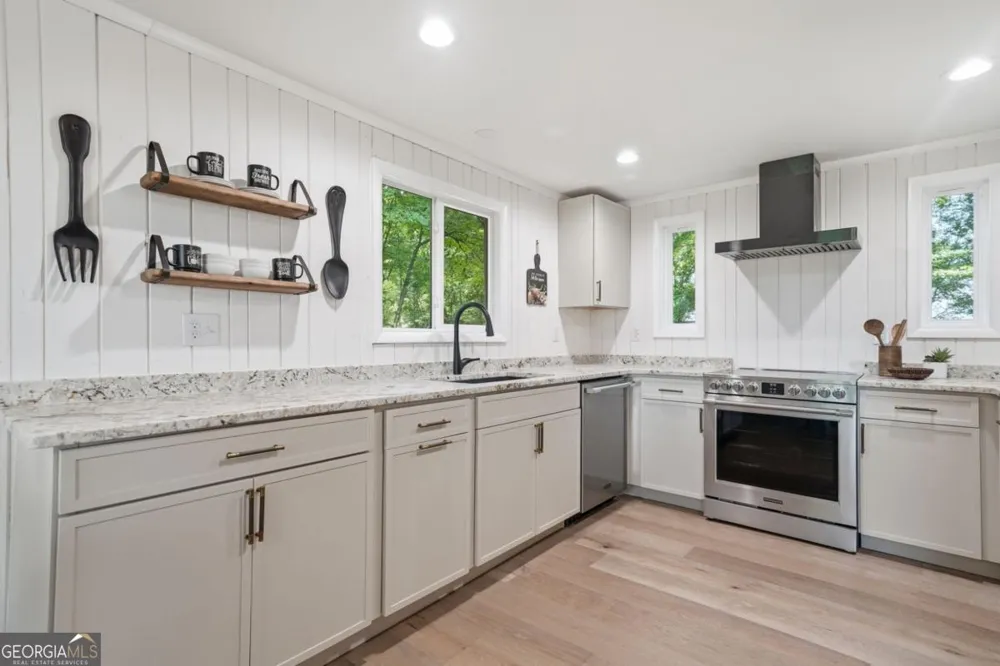 1220 Walnut RDG Ellijay, GA 30536