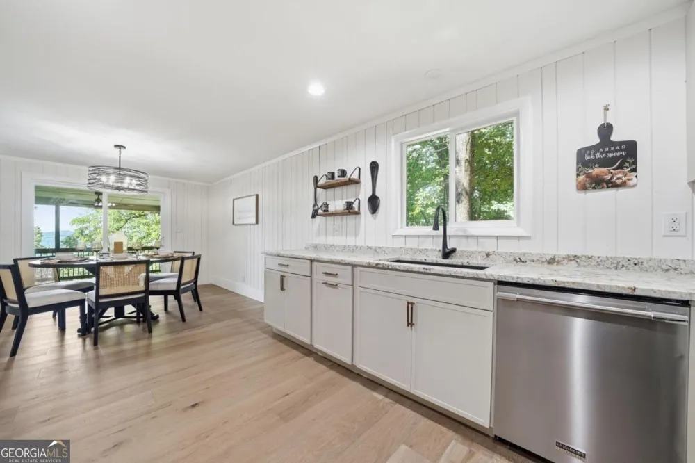 1220 Walnut RDG Ellijay, GA 30536