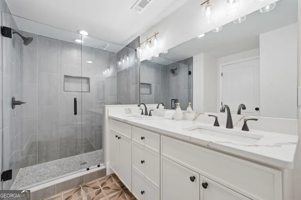 1220 Walnut RDG Ellijay, GA 30536