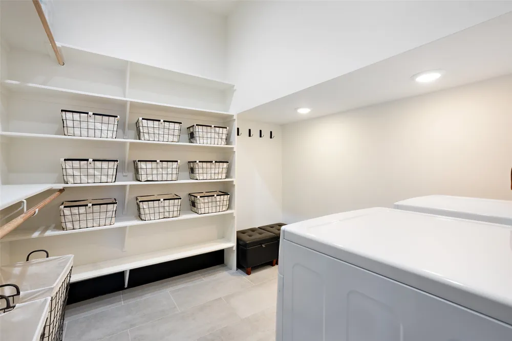 561 Broken Bit Trail Dripping Springs, TX 78620