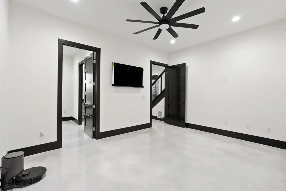 561 Broken Bit Trail Dripping Springs, TX 78620