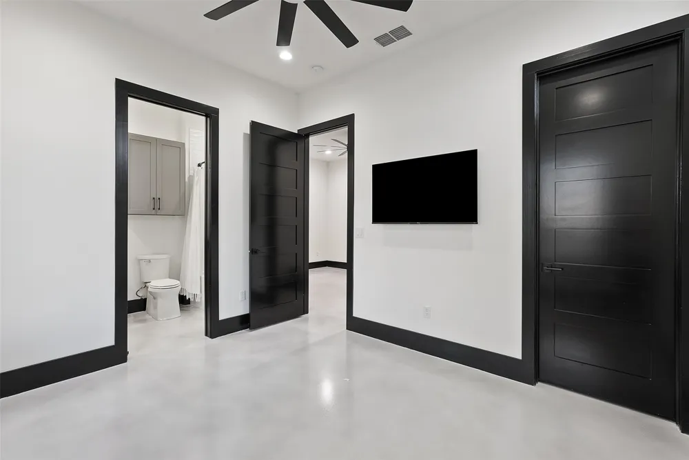 561 Broken Bit Trail Dripping Springs, TX 78620
