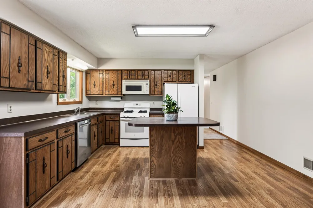 15849 Harwell Avenue Apple Valley, MN 55124
