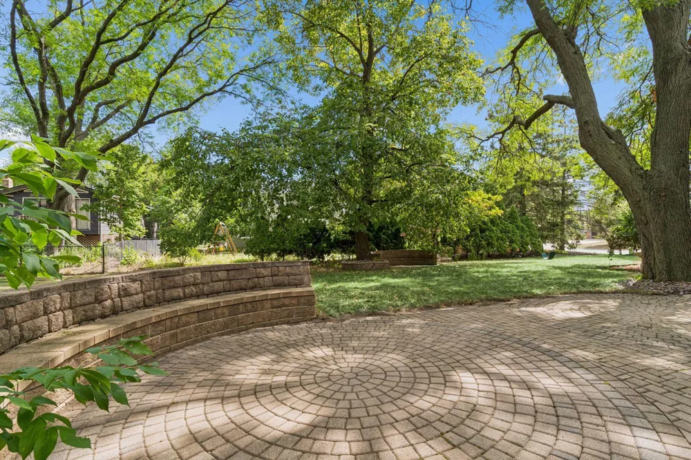 1836 Prior Avenue Falcon Heights, MN 55113