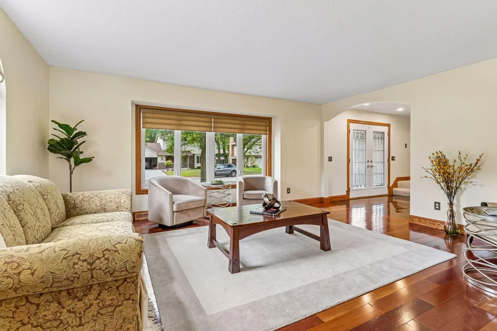 1836 Prior Avenue Falcon Heights, MN 55113
