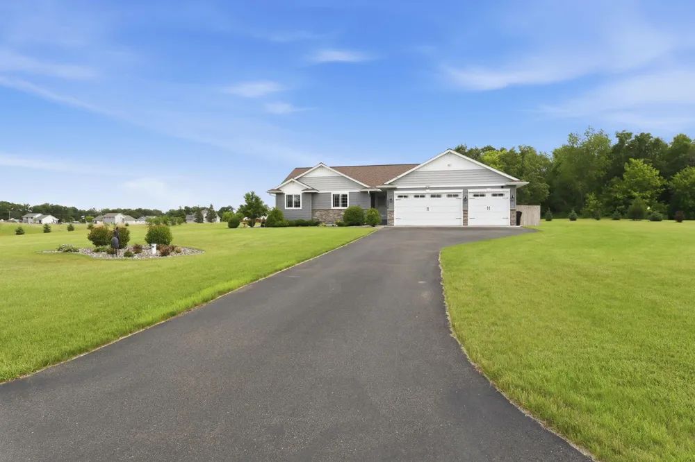 15379 292nd Avenue NW Zimmerman, MN 55398
