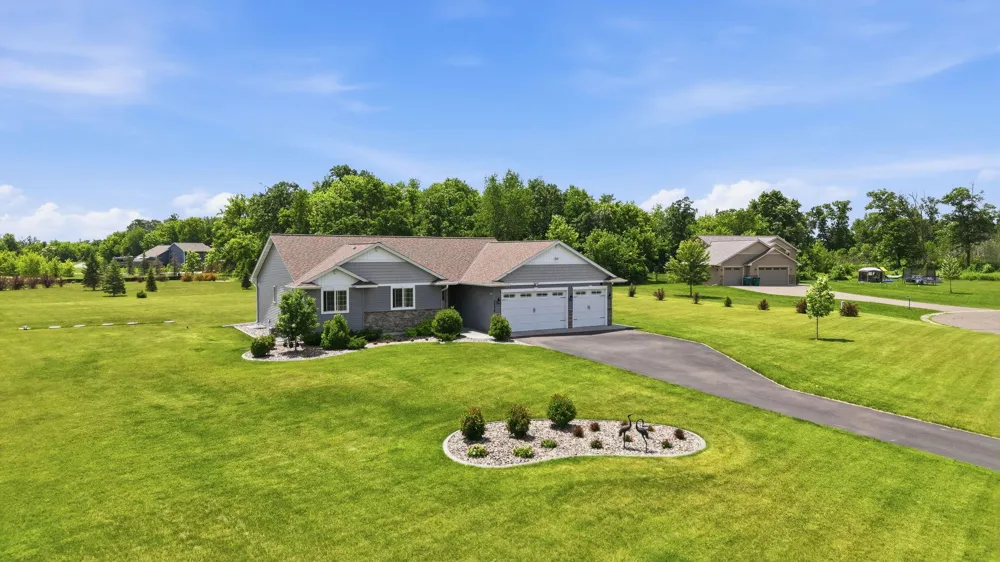 15379 292nd Avenue NW Zimmerman, MN 55398