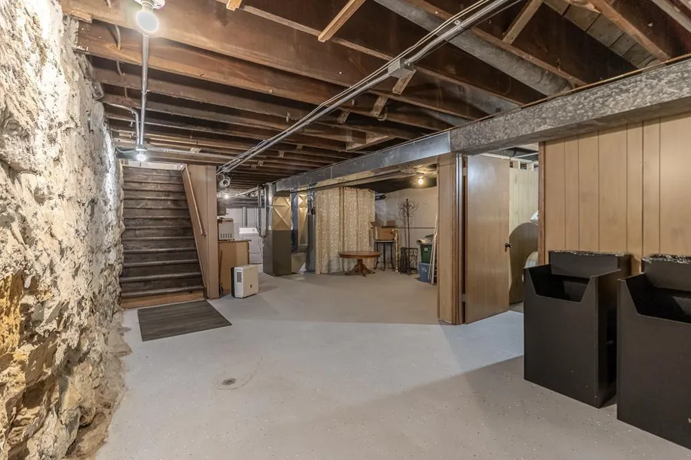 25 S Park Avenue Le Center, MN 56057