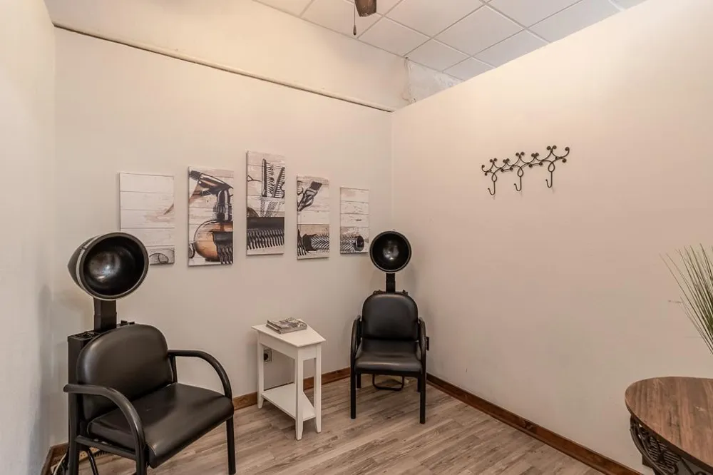 25 S Park Avenue Le Center, MN 56057