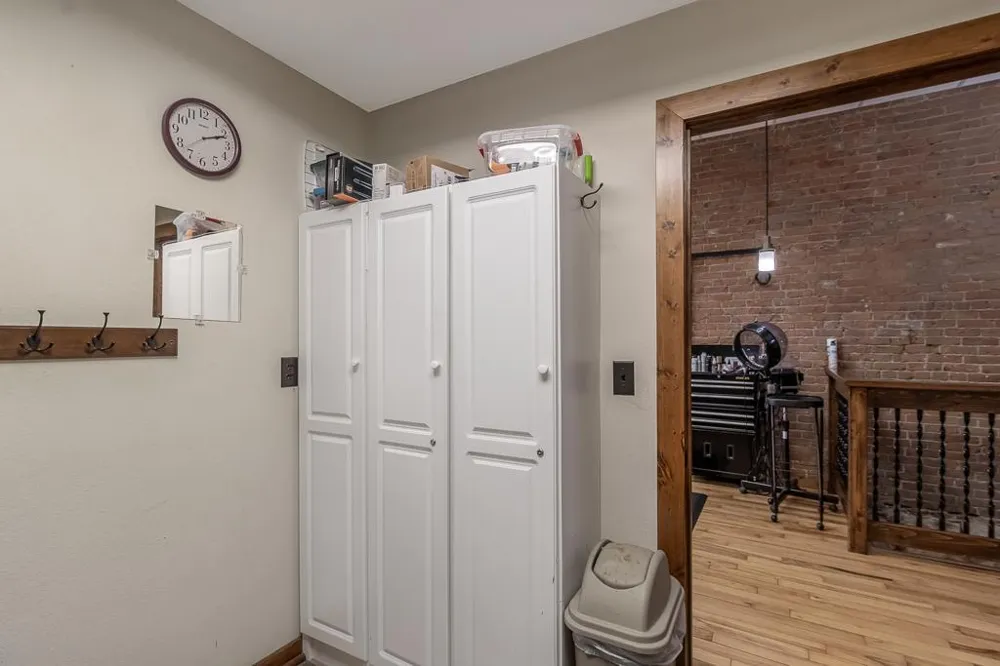 25 S Park Avenue Le Center, MN 56057