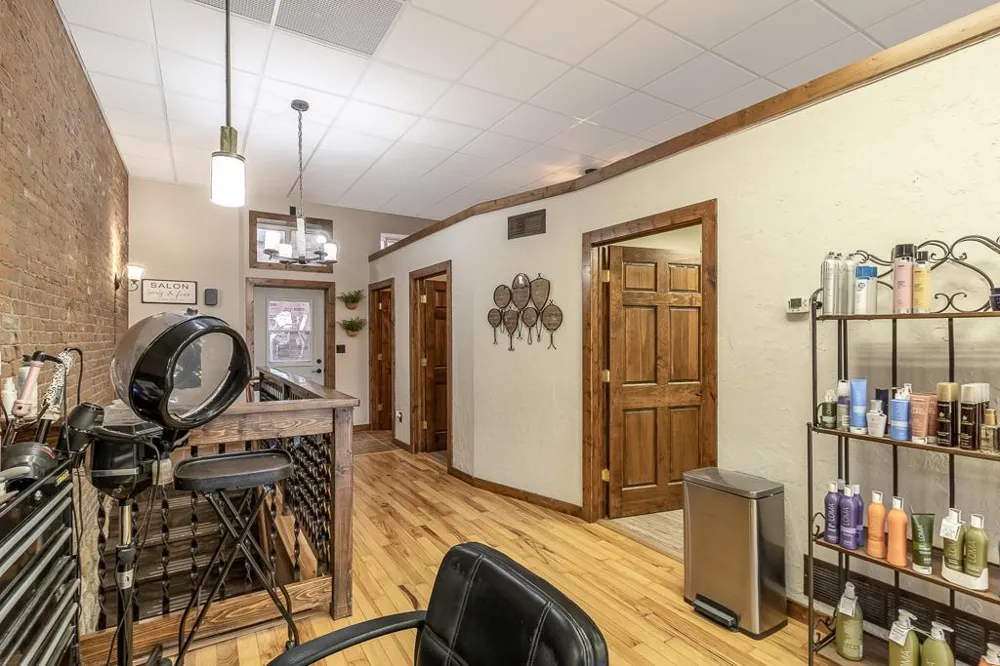 25 S Park Avenue Le Center, MN 56057