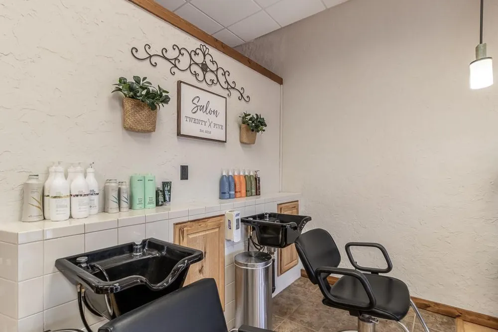 25 S Park Avenue Le Center, MN 56057