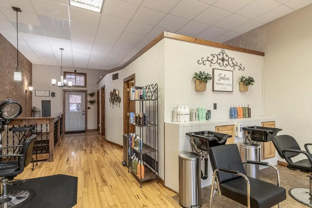 25 S Park Avenue Le Center, MN 56057