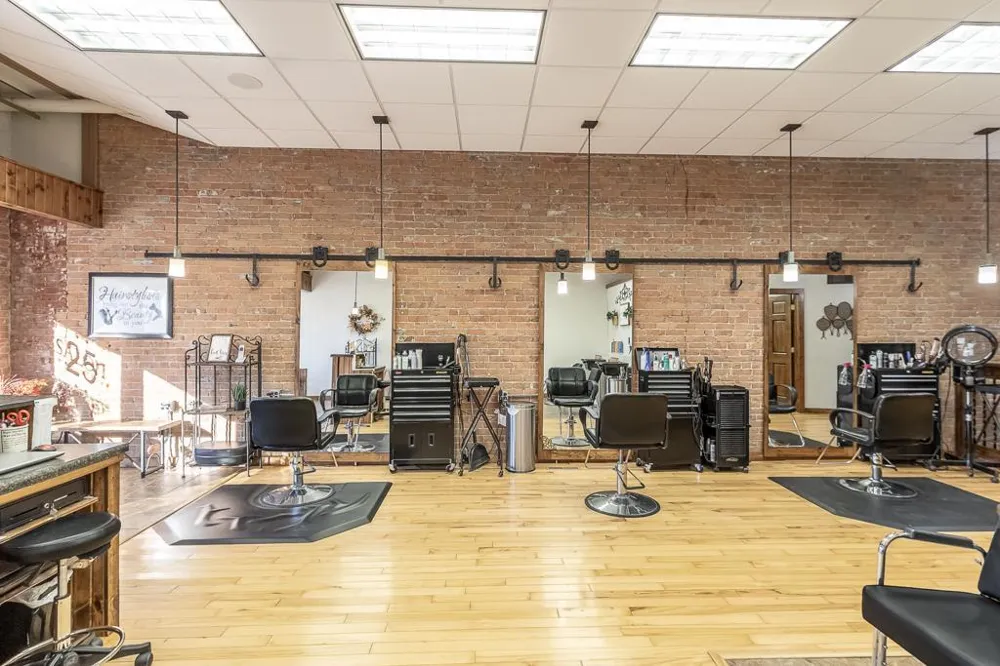 25 S Park Avenue Le Center, MN 56057