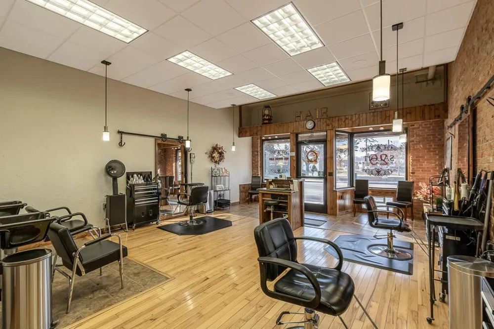 25 S Park Avenue Le Center, MN 56057